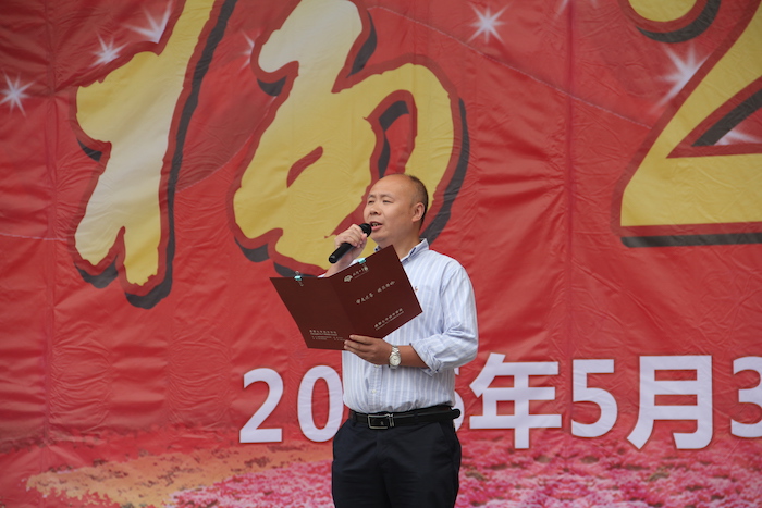 5.初二年级组长王翔宇老师代表老师送祝福.JPG