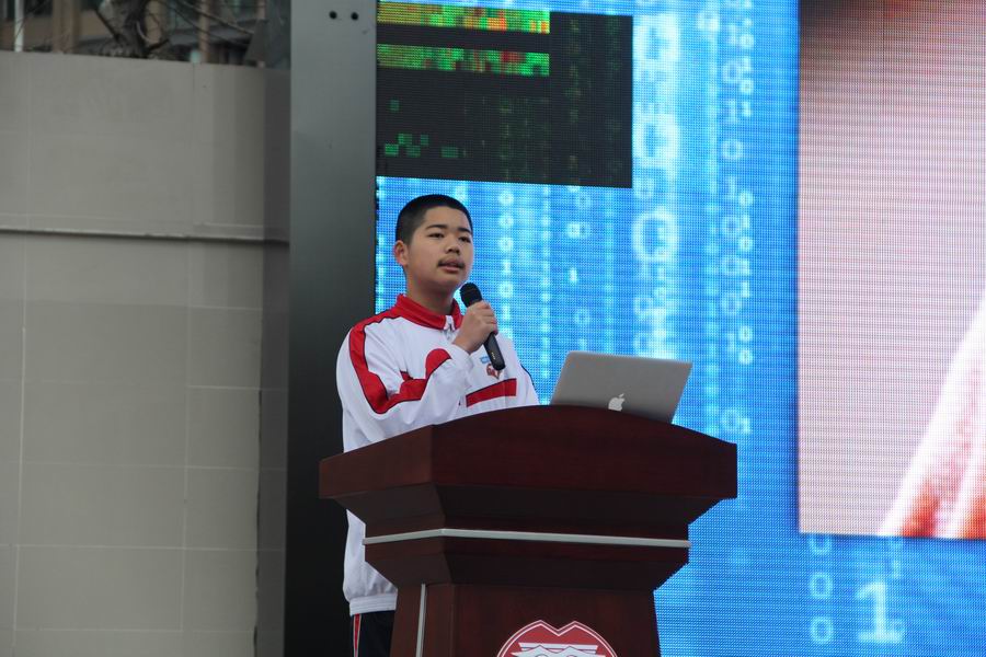 调整大小 3、2017届10班向昱行同学的专题演讲《数字时代的创新》.JPG