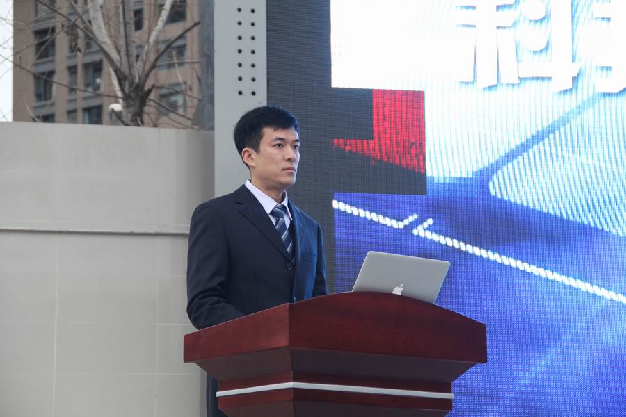 调整大小 5、郑长宏老师主持启动仪式.JPG