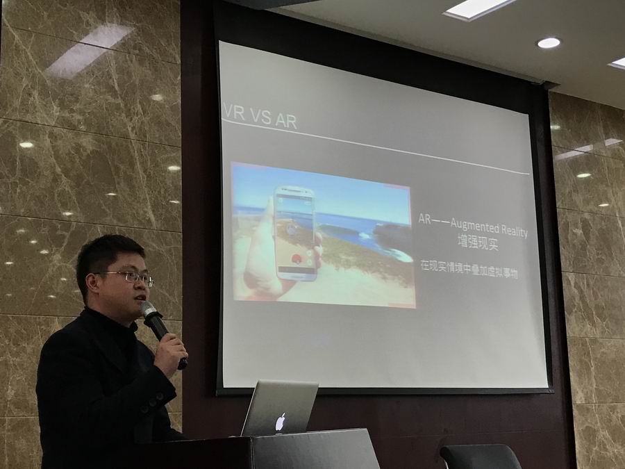 调整大小 5创客项目工作室成员刘丹老师交流.JPG